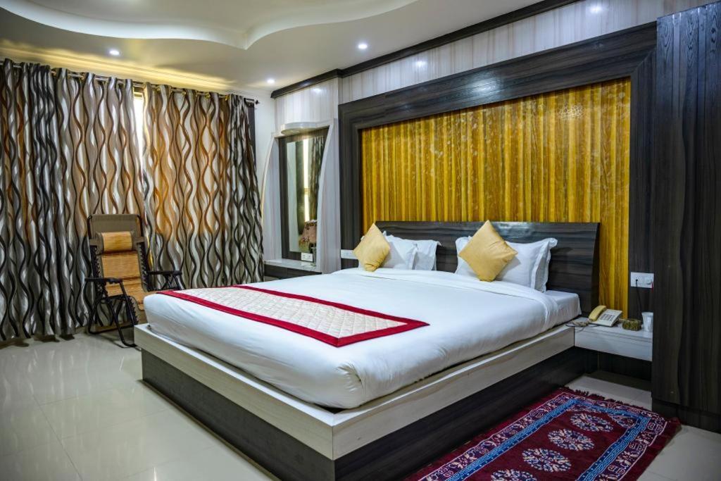 Bodhgaya Regency Hotel Ngoại thất bức ảnh